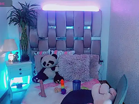 Snapshot of hot_luckyangel01 chatting on 05-15-26, 05:25 hot luckyangel01 online show from 05-15-26, 05:25