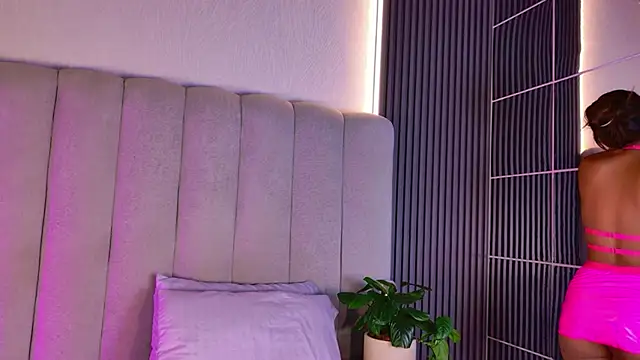 AlessiaAuren online show from 04-15-26, 08:20