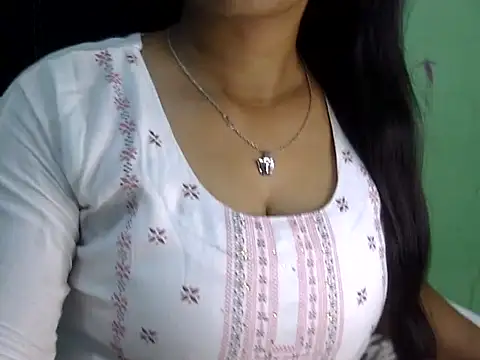 cute momo love online show from 04-18-26, 07:23