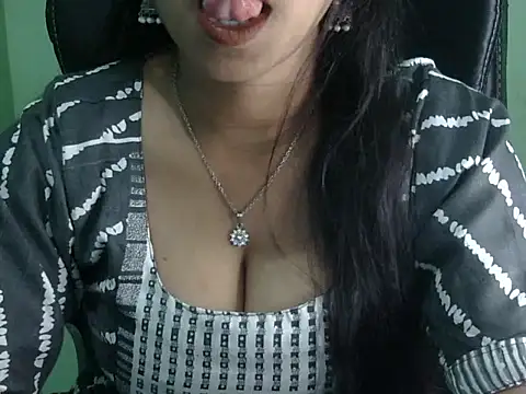 Snapshot of cute_momo_love chatting on 05-13-26, 05:05 cute momo love online show from 05-13-26, 05:05