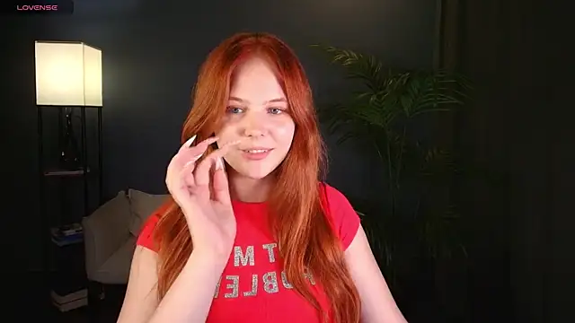 Snapshot of Elle_Funning chatting on 07-29-26, 07:12 Elle Funning online show from 07-29-26, 07:12