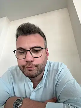 Snapshot of berkay977 chatting on 05-10-26, 10:42 berkay977 online show from 05-10-26, 10:42