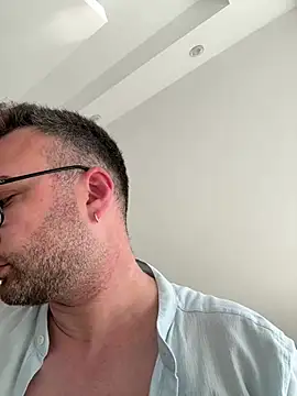 Snapshot of berkay977 chatting on 06-06-26, 02:55 berkay977 online show from 06-06-26, 02:55