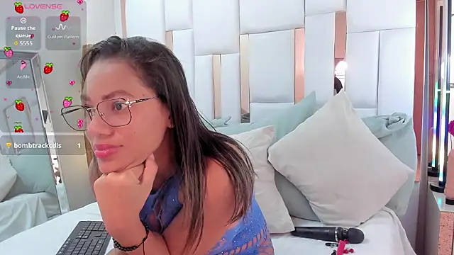 charlottehart1 online show from 02-28-26, 04:35