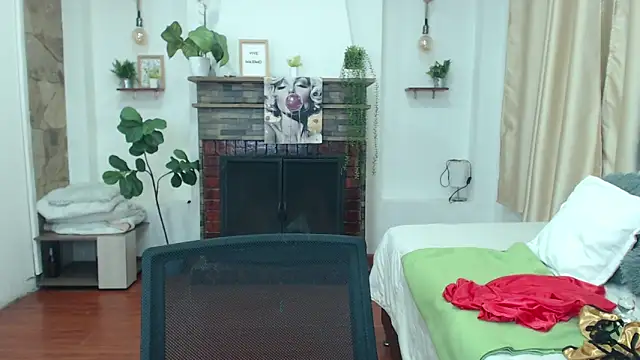 Emma hassani online show from 04-21-26, 01:28