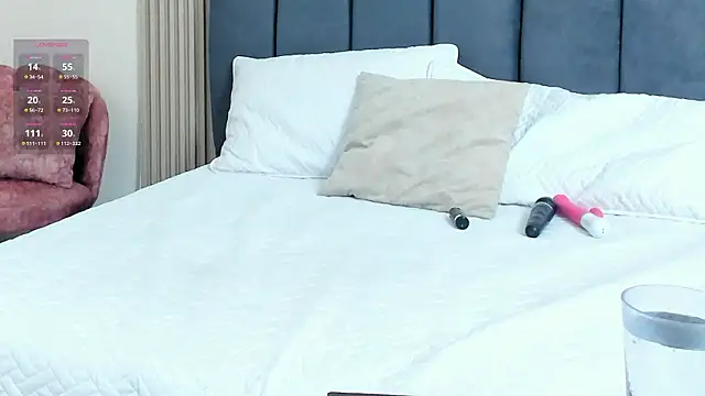 KissMeSara online show from 03-06-26, 12:23