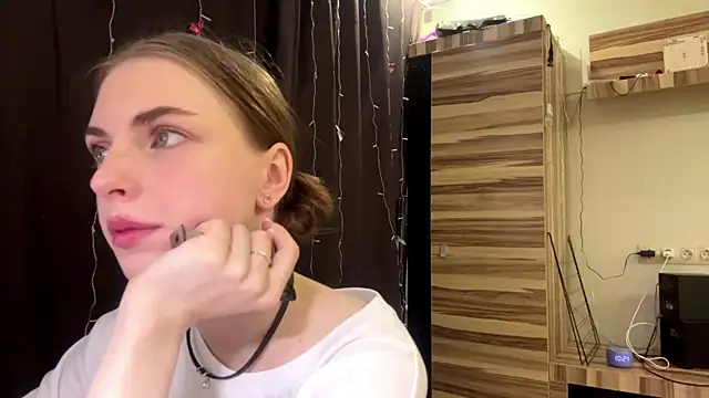 PollyDream online show from 03-04-26, 07:25