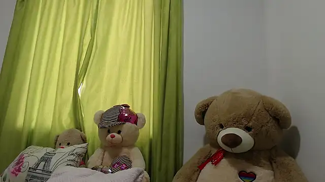 saraa ramirez online show from 04-21-26, 05:06