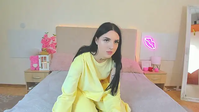 TiffanyHhot online show from 04-01-26, 12:28