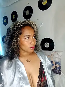 medusafox  online show from 03-26-26, 04:29