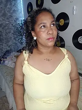 Snapshot of medusafox_ chatting on 05-16-26, 05:04 medusafox online show from 05-16-26, 05:04