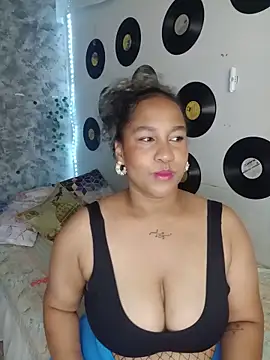 Snapshot of medusafox_ chatting on 05-17-26, 04:32 medusafox online show from 05-17-26, 04:32