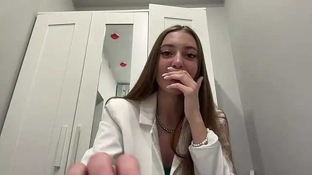 selena favn online show from 03-20-26, 03:44