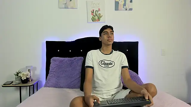 Eros Lux online show from 03-06-26, 04:03