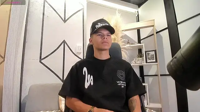 DylanRoyce  online show from 05-12-26, 12:46