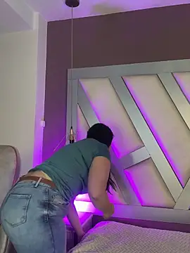 Ashleeyprincess01 online show from 04-20-26, 12:19