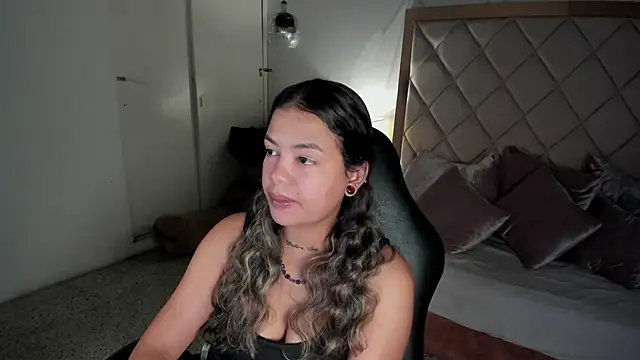 dulce lyraa1 online show from 06-17-26, 04:04