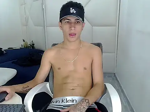 Snapshot of Hollmanhot chatting on 03-05-26, 02:07 Hollmanhot online show from 03-05-26, 02:07