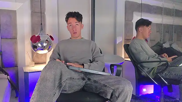 Austin Reedss online show from 04-09-26, 02:00