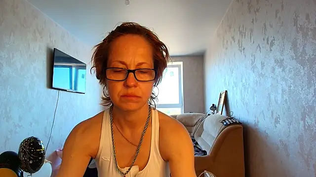 LioraWeiss online show from 05-18-26, 07:36