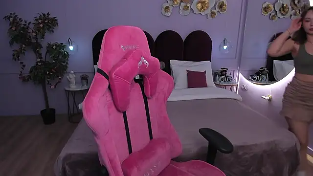 Snapshot of ElaraVance chatting on 03-06-26, 05:04 ElaraVance online show from 03-06-26, 05:04