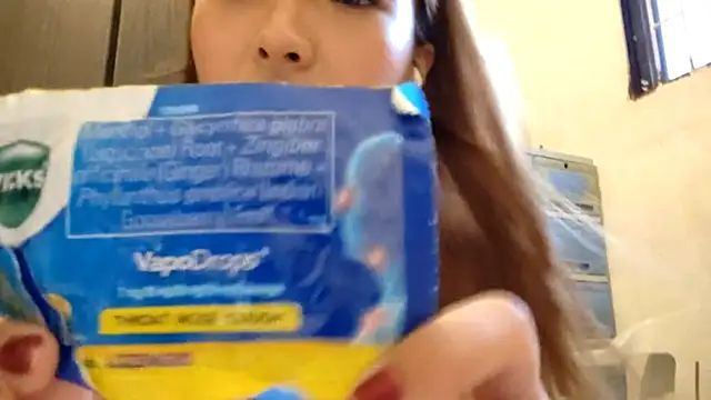 EllieCoconut001 online show from 06-18-26, 10:19