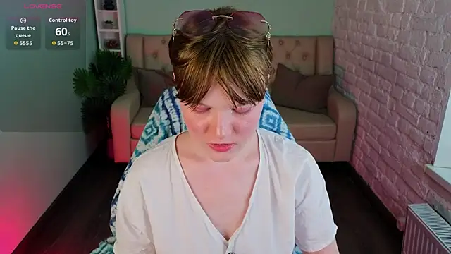  DreamLuna1  online show from 04-21-26, 01:50