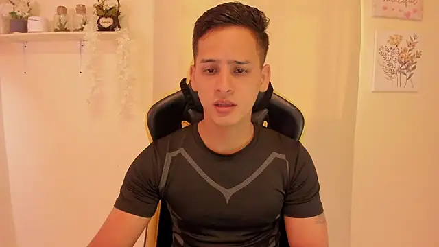 sexy andres01 online show from 04-12-26, 02:33