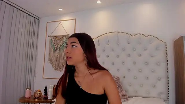 Sara funy online show from 04-14-26, 10:54