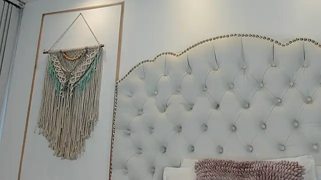 Sara funy online show from 04-21-26, 11:16