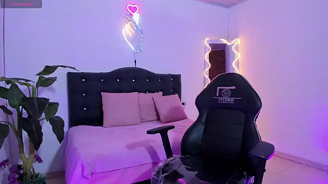 LINDSAY TAY online show from 04-09-26, 03:28