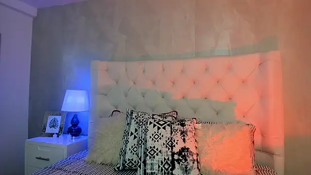 Ivi jones  online show from 03-31-26, 07:14