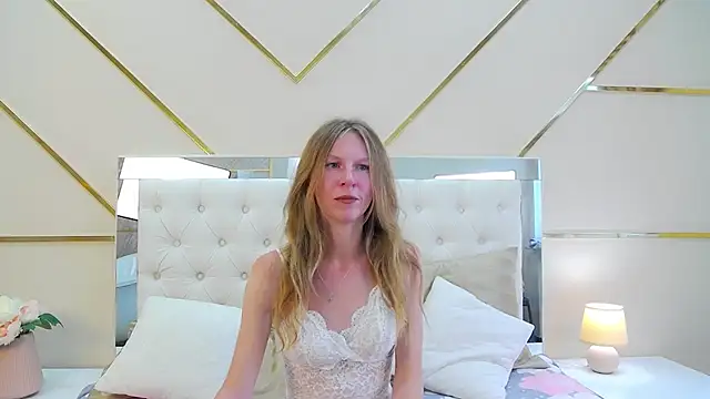 Mira XOo online show from 06-22-26, 02:25
