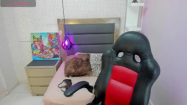 LESLYSIMPSON online show from 03-05-26, 07:43