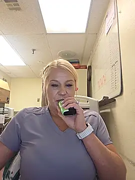 Snapshot of LadyB07 chatting on 06-09-26, 03:56 LadyB07 online show from 06-09-26, 03:56
