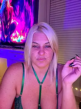 Snapshot of LadyB07 chatting on 06-11-26, 02:00 LadyB07 online show from 06-11-26, 02:00
