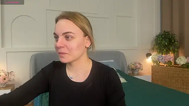 Glow Margo online show from 03-13-26, 01:23