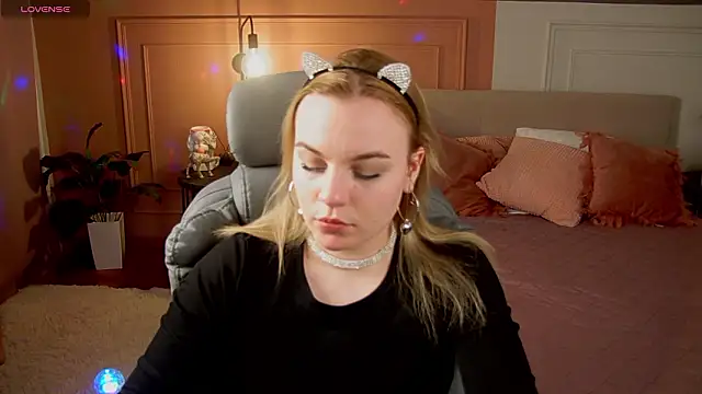 Glow Margo online show from 03-22-26, 01:09