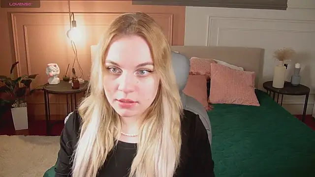 Glow Margo online show from 04-23-26, 01:07