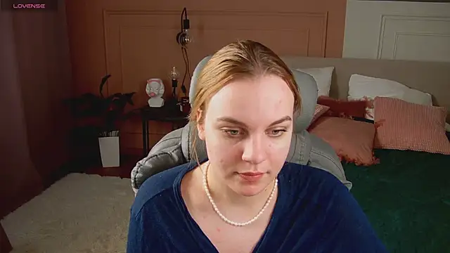 Glow Margo online show from 04-24-26, 01:19