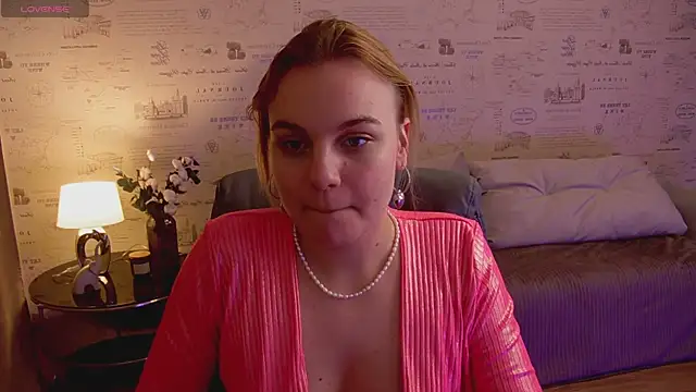Glow Margo online show from 05-07-26, 01:11