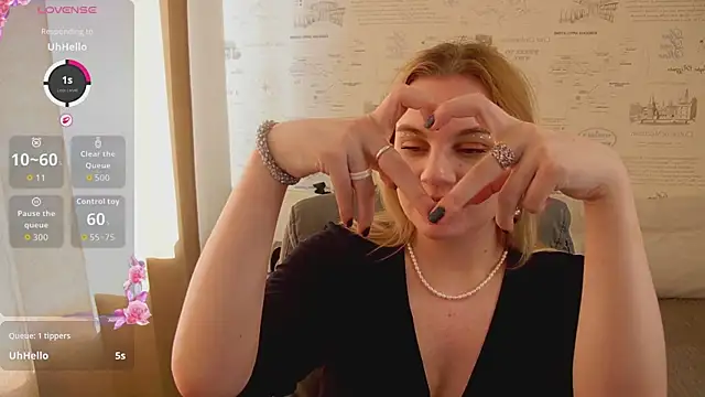 Glow Margo online show from 06-15-26, 01:19
