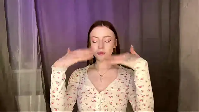 Rosalielue online show from 05-17-26, 06:59