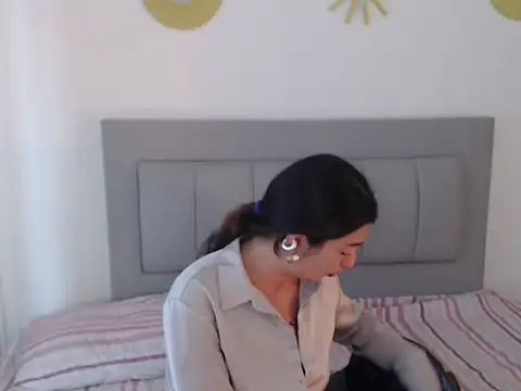 Julietaamado online show from 04-17-26, 04:10