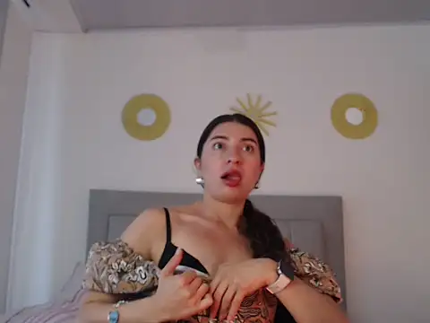 Julietaamado online show from 04-20-26, 05:26