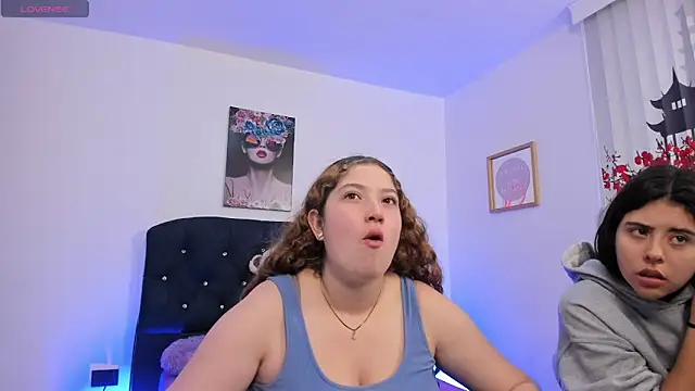 valeria and zoe online show from 03-25-26, 05:52