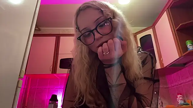 Mollywannatouch online show from 02-26-26, 06:51