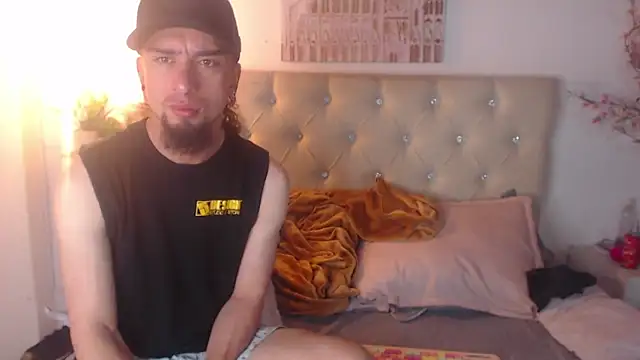 Snapshot of Rommen_N_Zoe chatting on 04-29-26, 01:43 Rommen N Zoe online show from 04-29-26, 01:43