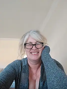 Snapshot of FlirtyFleur-x chatting on 04-02-26, 07:06 FlirtyFleur-x online show from 04-02-26, 07:06
