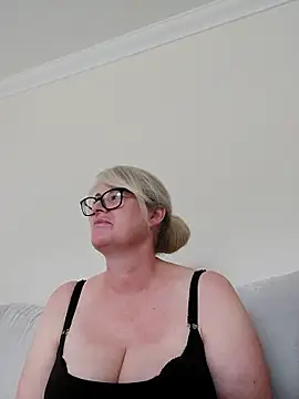 Snapshot of FlirtyFleur-x chatting on 04-09-26, 11:59 FlirtyFleur-x online show from 04-09-26, 11:59